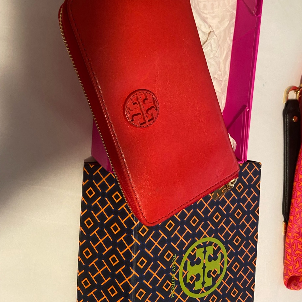 Tory Burch leather wallet and card holder